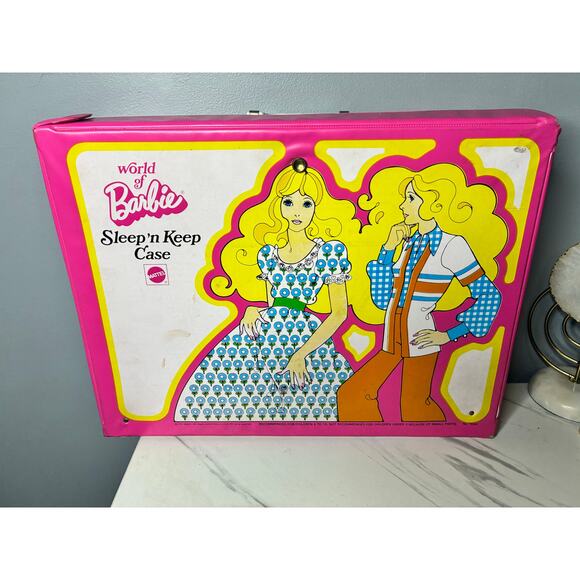 1974 Mattel Barbie Sleep ’n Keep Case w/ Beds World of Barbie Sleepover edition